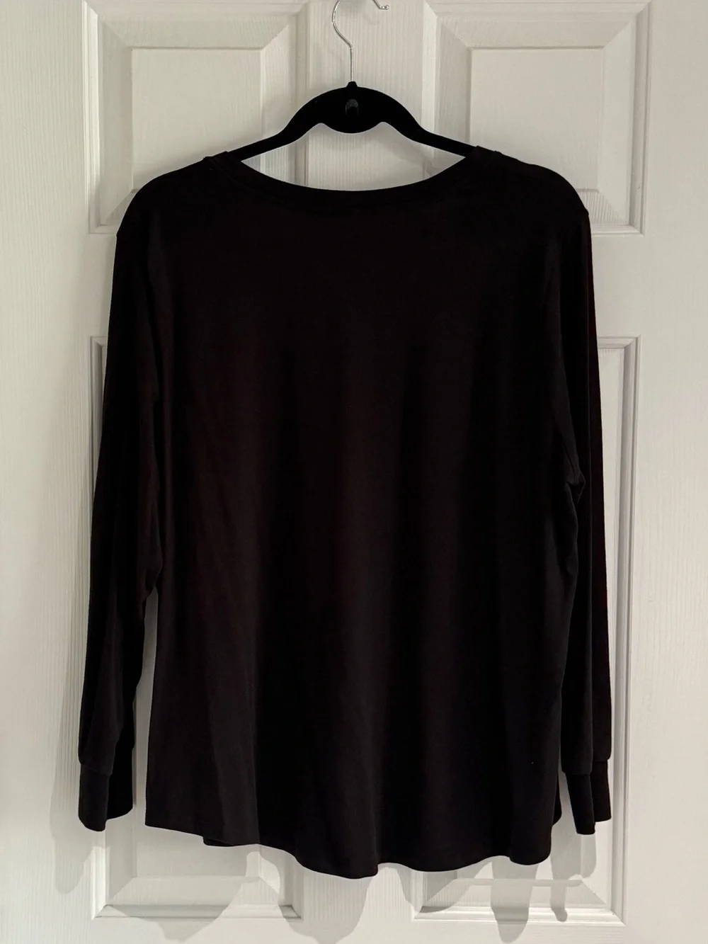 Terra & Sky Black V-Neck Long Sleeve Top - Picture 2 of 7
